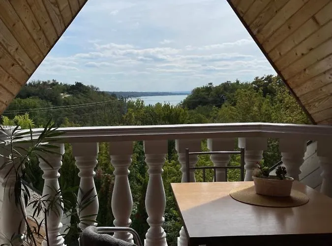 Szilvia Haz Balatonakarattya